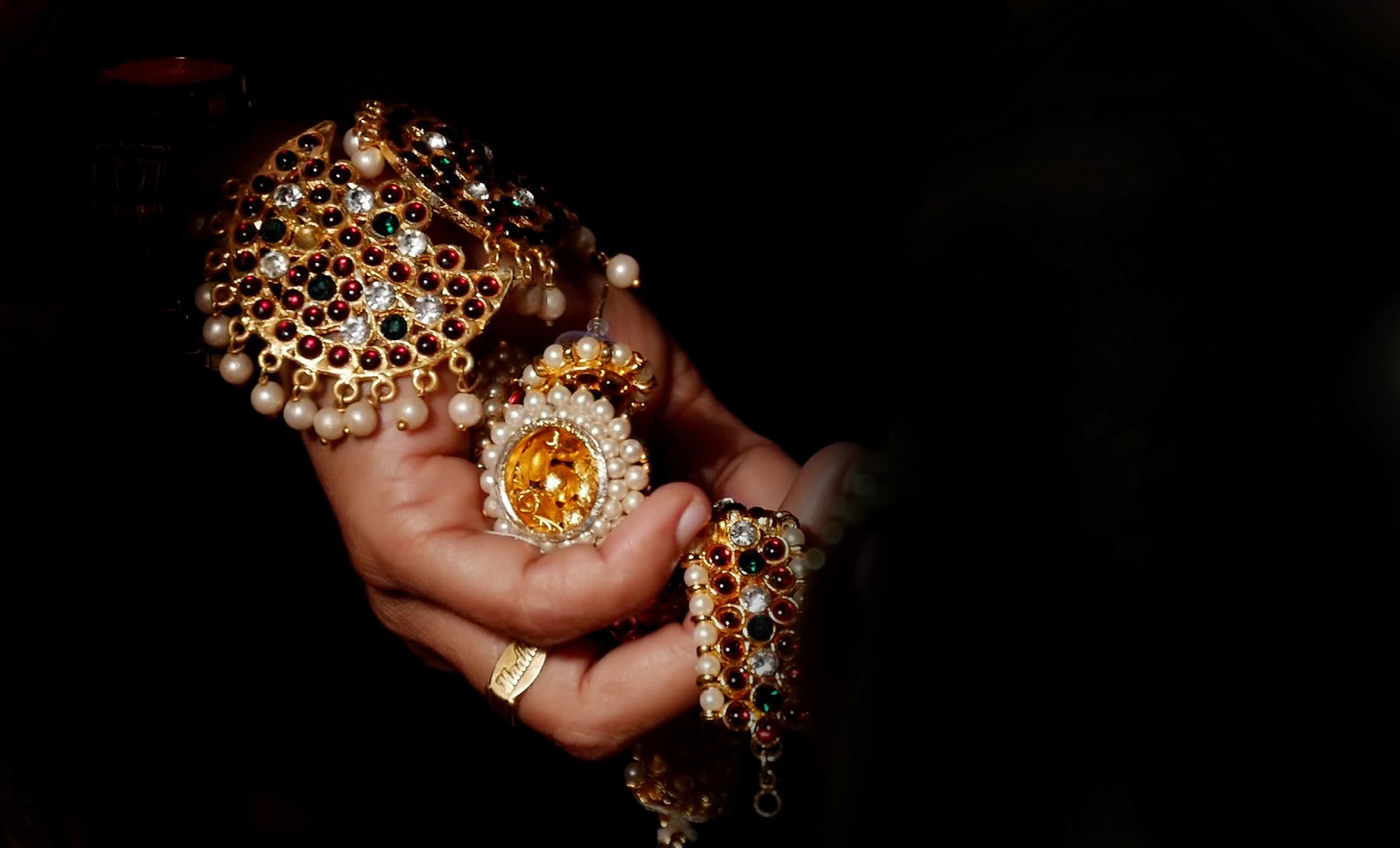 holding jewellery